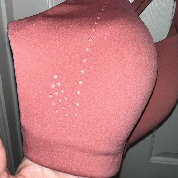 Lululemon AirSupport Bra
High Support  Bra Size 36DD - Picture 2 of 10